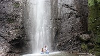 Wisatawan banyak yang main air di sini