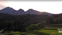 Pemandangan menuju curug ciparay