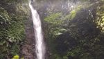 Asyiknya Main Basah-basahan di Curug Ciparay
