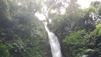 Airnya sangat deras, dingin, dan menenangkan