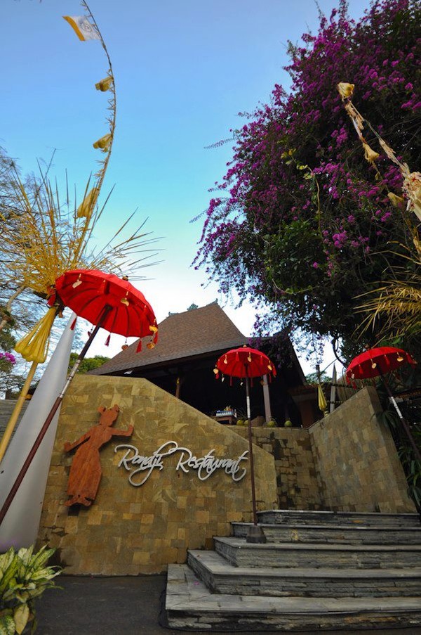 Bagian depan Rondji Restaurant