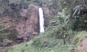 Asyiknya Menyelusuri Alam Pedesaan Curug Putri di Brebes