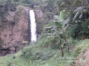 Asyiknya Menyelusuri Alam Pedesaan Curug Putri di Brebes