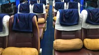 Kalau ini deretan untuk pilihan kursi. Jadi dibagian depan terdapat kursi dan di belakang terdapat ranjang