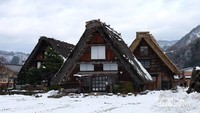Rumah Gassho khas desa Shirakawa-Go.