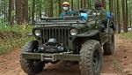 Asyiknya Wisata dengan Mobil Offroad di Sulsel