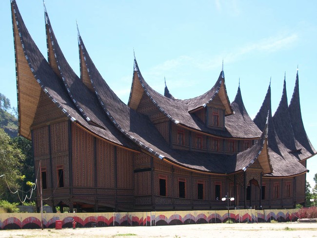 Atap Bagonjong, ikon Sumatra Barat