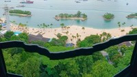 Cantiknya sentosa beach disaksikan dari wahana Cable car