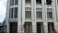 Gaya arsitektur Gedung Avros dipengaruhi oleh rasionalisme