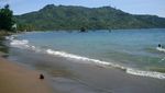 Awali Tahun 2013 dengan Ketenangan di Pantai Karanggonso