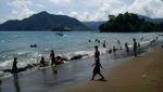 Awali Tahun 2013 dengan Ketenangan di Pantai Karanggonso