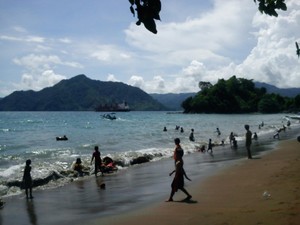 Awali Tahun 2013 dengan Ketenangan di Pantai Karanggonso