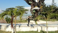 Monumen Elang Laut, tinggi menjulang