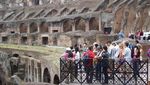 Awas! Dicegat Gladiator di Colosseum