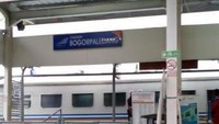 Di stasiun ini terdapat 2 mesin pencetak boarding pass yang akan digunakan untuk menaiki kereta Pangrango