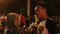 Ini Mas Itang wisatawan dari Jakarta, diwawancara dulu