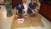 Melihat pembuatan jamu dari dekat  (Muh Heri Suryono/ACI)