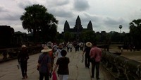 Candi Angkor Wat yang ramai dikunjungi wisatawan asing.