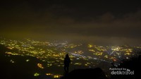 Puncak Bukit Lakawan salah satu spot tertinggi untuk melihat keindahan lampu-lampu kebun di Kecamatan Anggeraja.