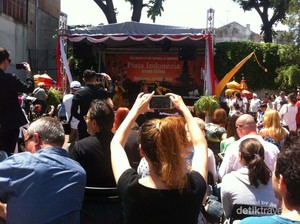 Bakso & Silat Curi Perhatian Orang Rumania