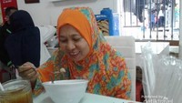 Menikmati Bakso Bom