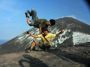 Balap Renang Bareng Penyu Hijau di Pulau Kelapa
