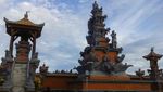 Bali? Bukan, Ini Pura Keren di Pulau Bangka!