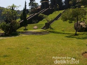Bali? Bukan, Pura Cantik Ini Ada di Bogor