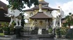 Bali Punya 5 Tempat Ibadah Dalam 1 Komplek