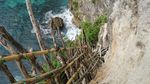 Bali Punya Air Terjun Cantik di Pinggir Laut