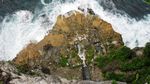 Bali Punya Air Terjun Cantik di Pinggir Laut