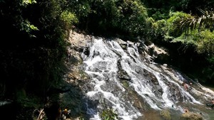 Bali Punya Air Terjun Sakral yang Cantik