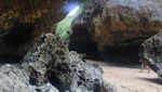 Bali Punya Pantai yang Ada Goanya, Tahu?