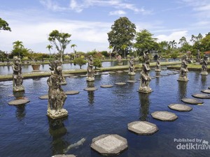 Bali Tidak Cuma Pantai, Ada Taman Indah di Karangasem