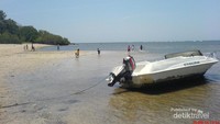 Pantai Bama, si pendiam namun anggun