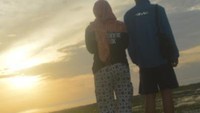 Menikmati pantai sehabis subuh