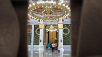 Foto dimana masyarakat berkunjung di luar waktu shalat