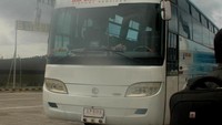 Shutter bus yang mengantar kami menuju bandara (foto:keken/detikTravel)