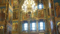 Church of the Saviour and Spilled Blood memiliki mosaik dengan warna-warni cantik