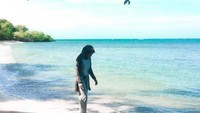 Saat di Pantai Bama