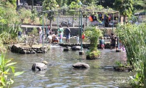 Basah-basahan Seru di Taman Air Tlatar Boyolali