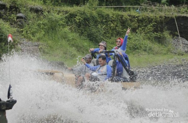 Basah Sambil Teriak-teriak, Semua Ada di Lava Tur Merapi