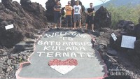 Objek wisata Batu Angus yang tercipta dari lahar Gunung Gamalama