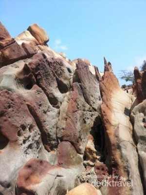 Batu Batik, Keajaiban Geologis Unik dari Ciletuh Sukabumi