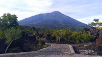 Jalur yang tersedia memudahkan pengunjung untuk berkeliling