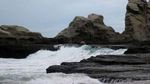 Batu-Batu Karang yang Eksotis di Pantai Klayar