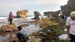 Batu-batu Raksasa di Pantai Ngandong