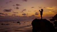 Senja romantis di pantai
