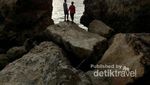 Batu Layar, Spot Menanti Sunset Cantik di Ambon