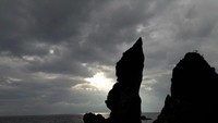 Siluet Batu Layar